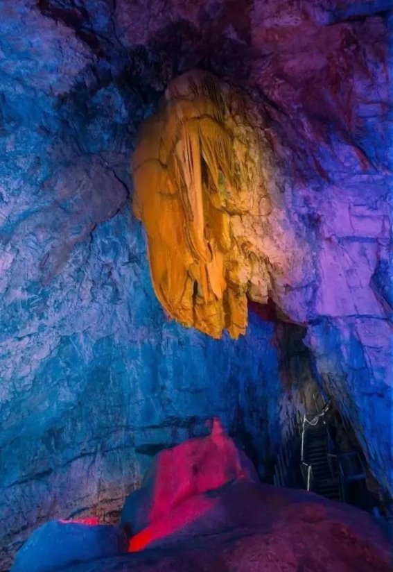 野外溶洞探险的风险与挑战：安全永远高于好奇