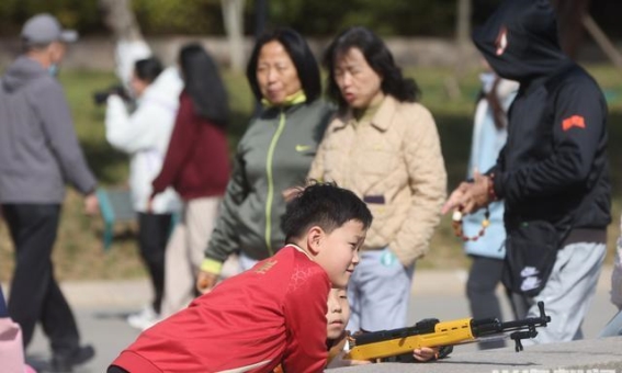 春意盎然，青岛中山公园迎来游园高峰