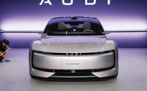 奥迪E5 Sportback预售开启，豪华电动轿跑挑战未来