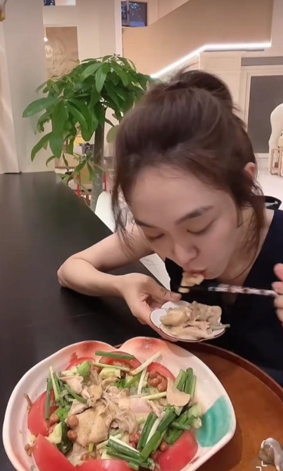 姜妍的美食与手工发圈：从厨房到缝纫机的生活妙招