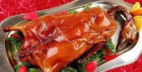如何制作正宗广式脆皮烧鸭：详细配方与技巧指南