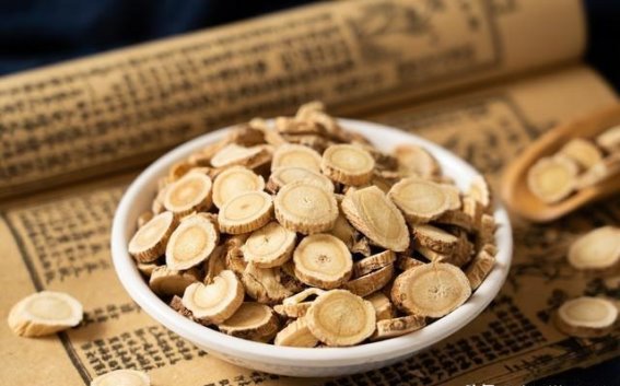 浑身无力？黄芪煮水调理，让你恢复活力