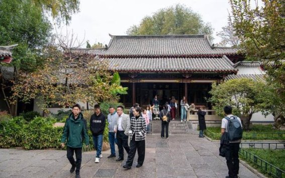 趵突泉：泉水与文化的心灵交响