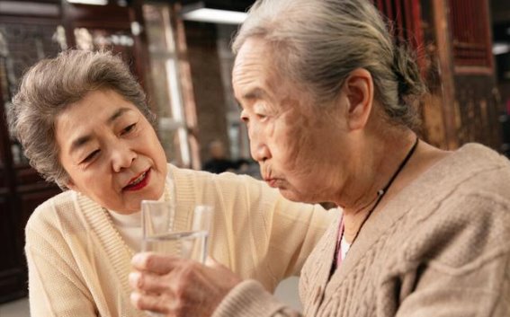 血糖高与喝水的微妙关系：医生的几点提醒