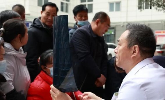 刘少军教授回乡义诊 情系故乡送健康