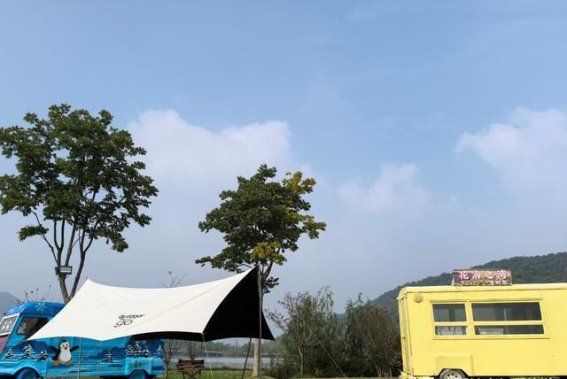 秋日骑行胜地：探寻杭州铜鉴湖公园的自然与文化之美