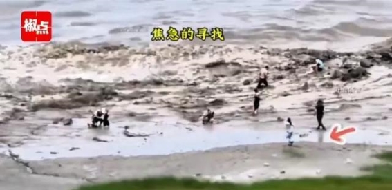 钱塘江大潮的危险警示：无知与自然的较量
