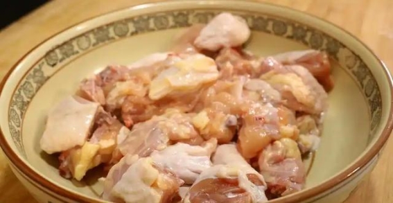 剩菜引发癫痫的潜在风险：冰箱里的三种危险食物