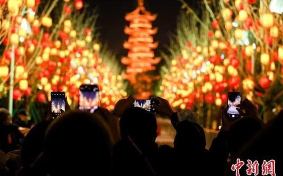 上海迎新年：在传统与现代交汇处共迎2025