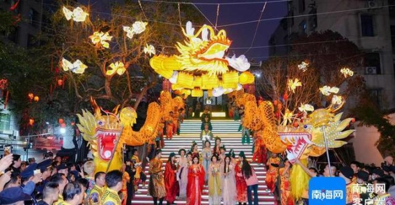 府城元宵换花艺术周“双龙戏珠”精彩上演 观众欢腾不已