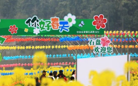 春光明媚，嘉陵江畔的花海盛宴