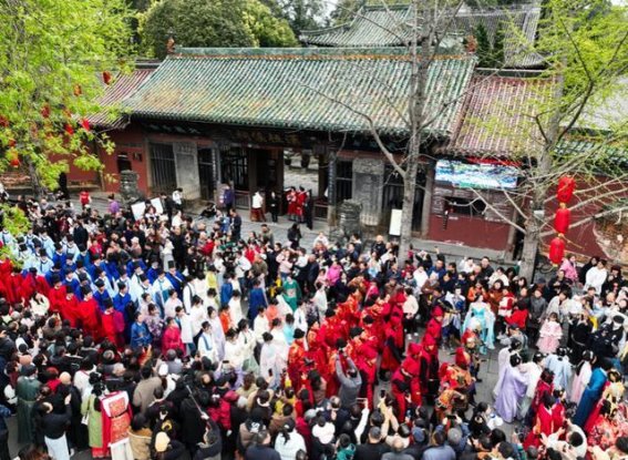 阆中汉服纪：文化传承与创新的双重奏