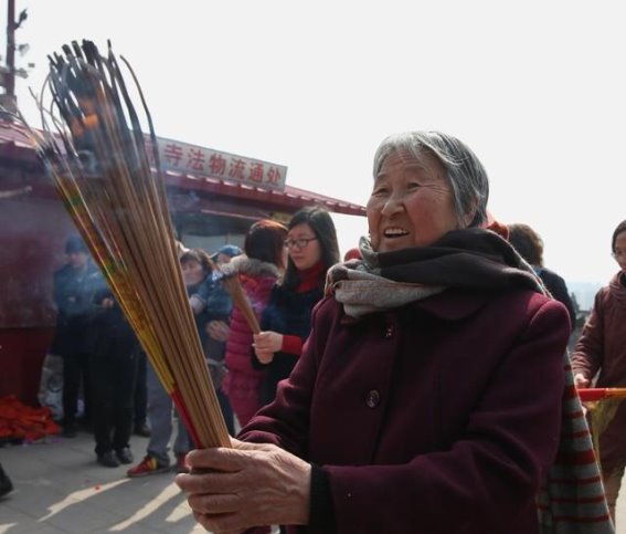 寒冬中的热情：禹王庙会的生命力与温暖