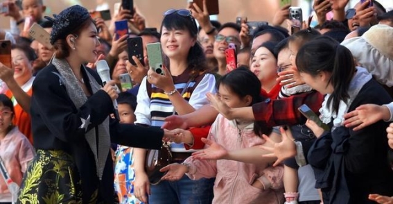 乌兰图雅：歌声中的乡村振兴与文化复兴