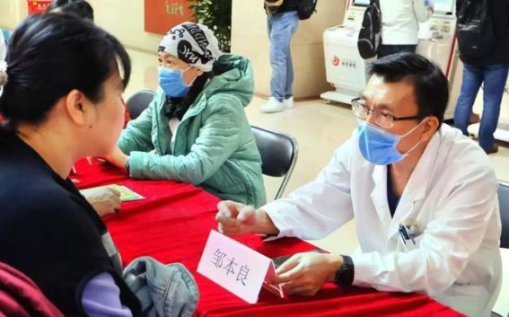 内分泌科党支部开展糖尿病科普宣传活动，推动全民健康认知