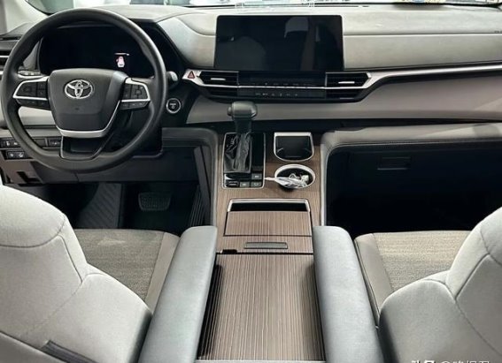 丰田赛那降价风波：加价神车变平民车，第三排真的能用吗？