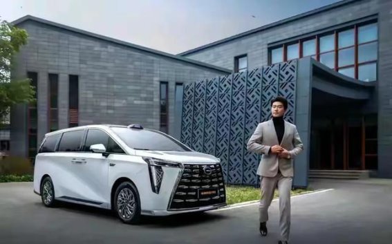 传祺向往M8乾崑智驾：智驾与豪华并行的旗舰之选