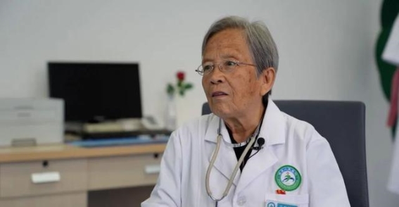 白发苍苍仍初心不改：路生梅医生的无悔选择