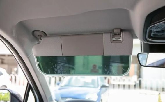 避免遮阳板使用盲区，保障行车安全