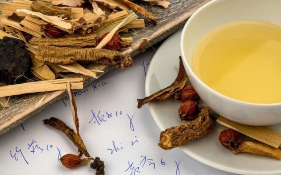 这5种中药不宜长期服用，伤肝又伤肾！不要等吃出问题才后悔