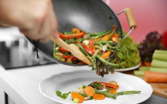 警惕三种最伤血管的油：专家揭示心血管风险