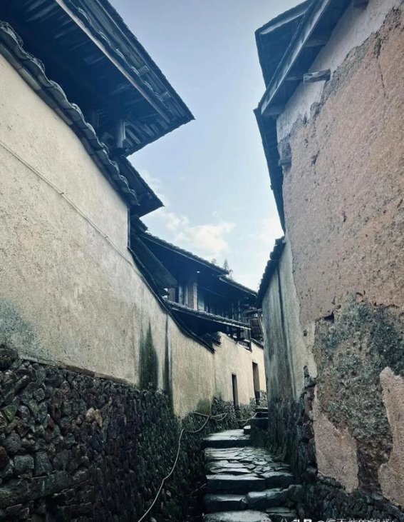 桂峰古村：山水间的千年古韵，恍若人间仙境