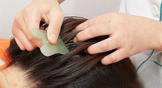 秋冬脱发加重？从生理机制到护理方法全解析
