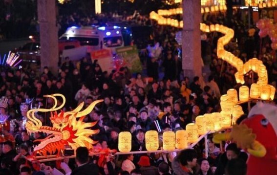 元宵节：灯火阑珊中的团圆时光