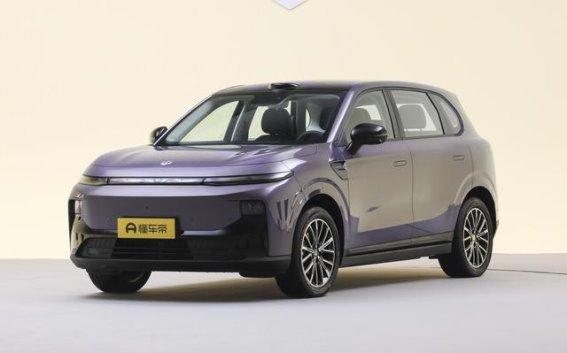 零跑B10摩根粉涂装成都车展亮相，纯电SUV市场再添新选择