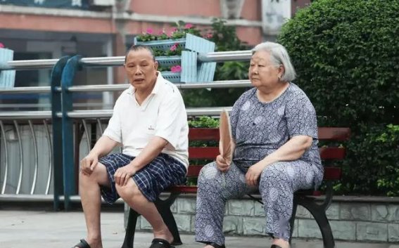 老年人旅游的隐忧：谨慎出行，珍惜健康