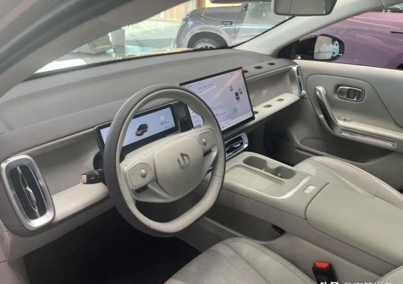 2025成都车展零跑B10摩根粉惊艳亮相，民营新能源新贵崛起之路