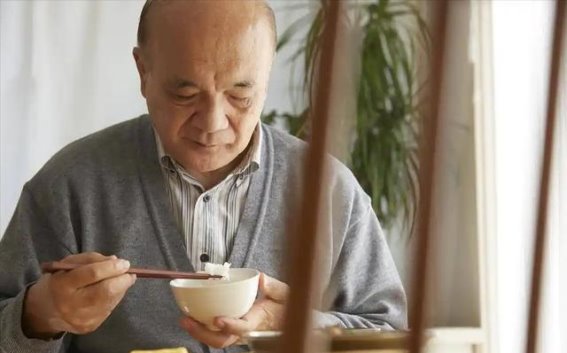 糖尿病患者饮食调控指南：这些食物应避免，米饭如何合理食用