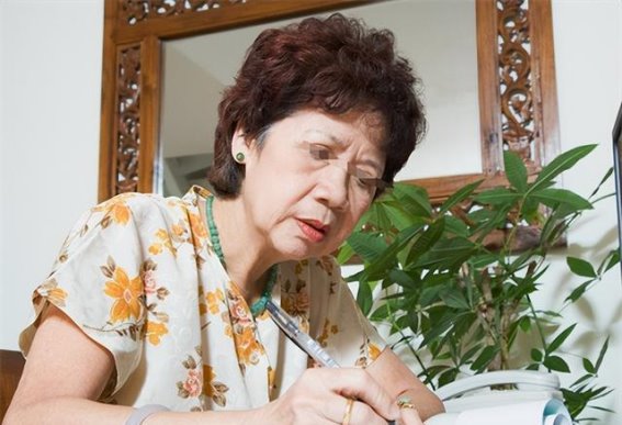 春光中的城市风景